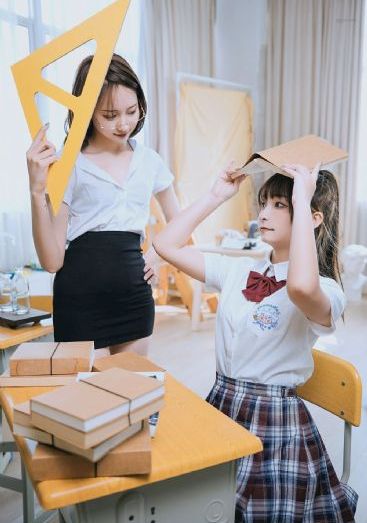 手伸进内衣里疯狂揉捏