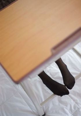 被黑人扒开双腿猛进入