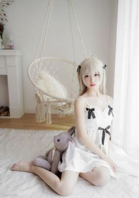 保姆三